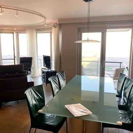 In Near The Marina ניופורט