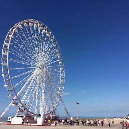 In Near The Marina ניופורט